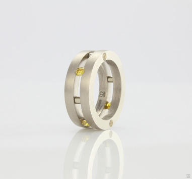 Perspective view of white gold and yellow diamonds ring, one off, designed & made by Mohammed Janbek. 